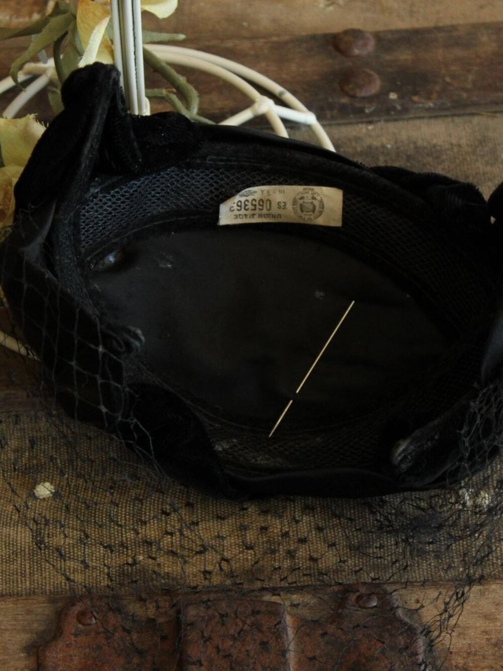 Vintage 1950s Hat, Black Satin and Velvet Curvette Fascinator With Birdcage Veil - Picture 12 of 14